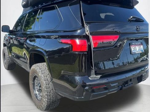Used 2024 Toyota Sequoia Platinum AWD/4WD image 6