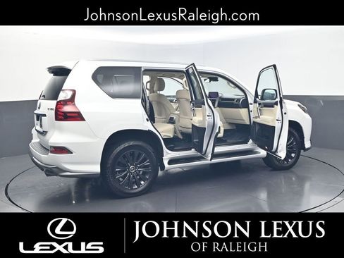 Used 2022 Lexus GX 460 Premium w/ Accessory Package AWD/4WD image 31