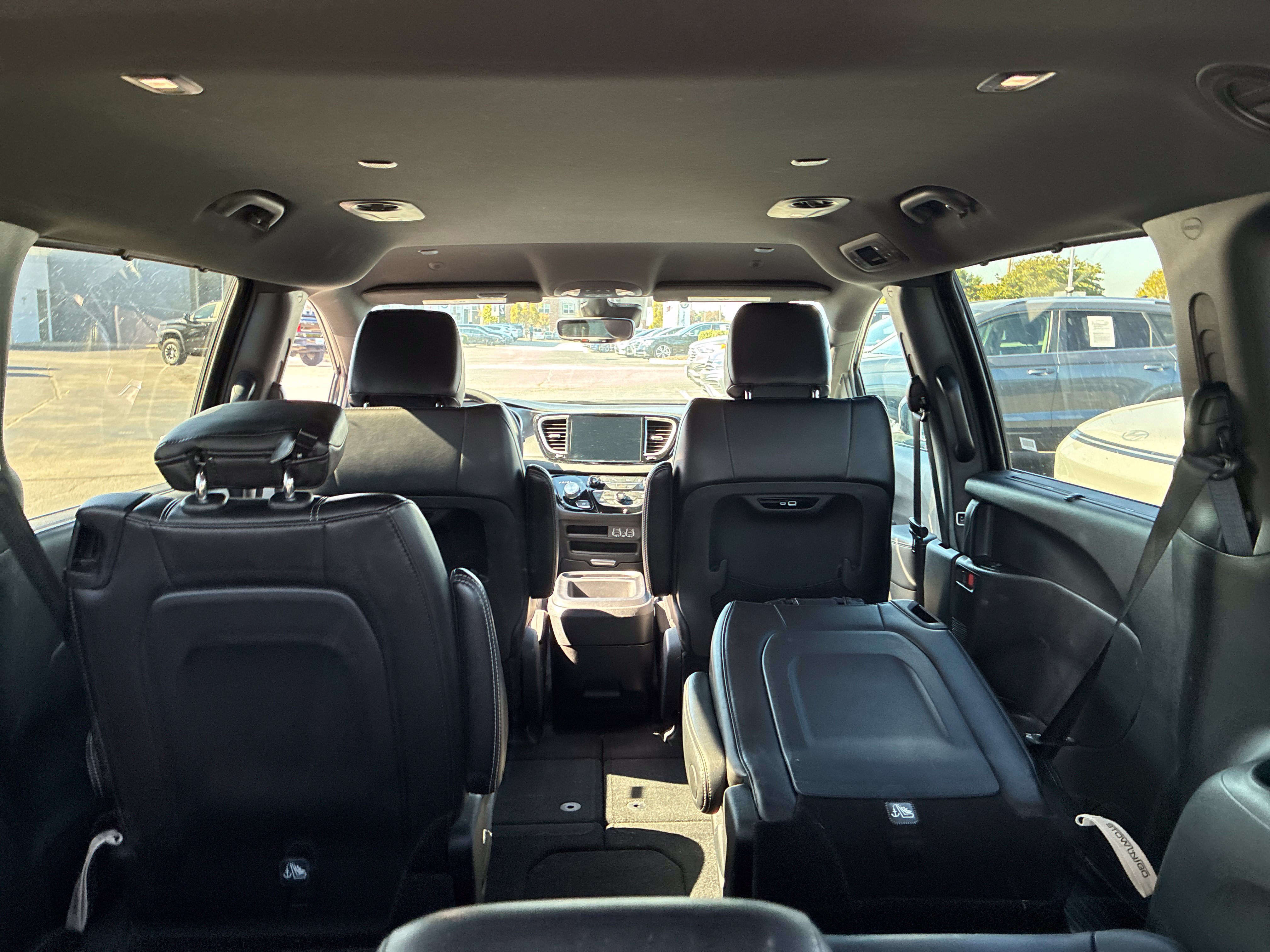 Used 2025 Chrysler Pacifica Select FWD image 8