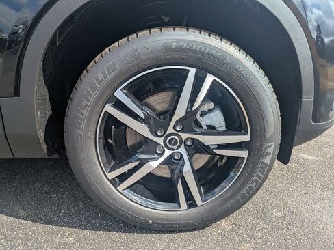 Used 2026 Volvo XC40 B5 Core image 11