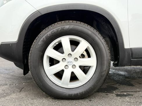 Used 2013 Kia Sorento LX FWD image 36