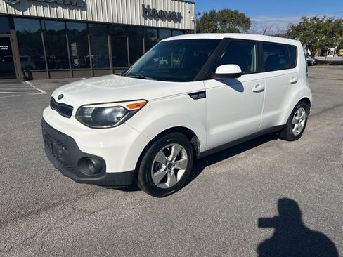 Used 2018 Kia Soul Base image 3