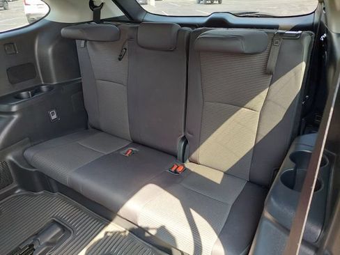 Used 2023 Toyota Highlander LE AWD/4WD image 16