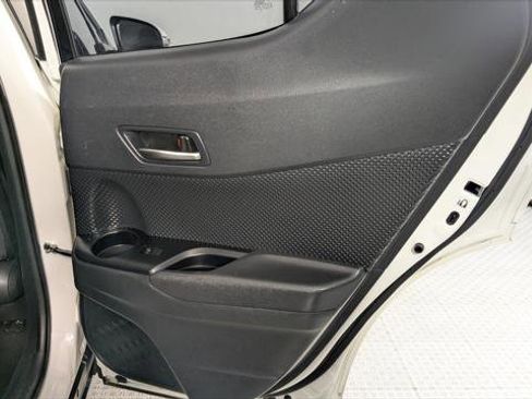 Used 2020 Toyota C-HR LE image 19