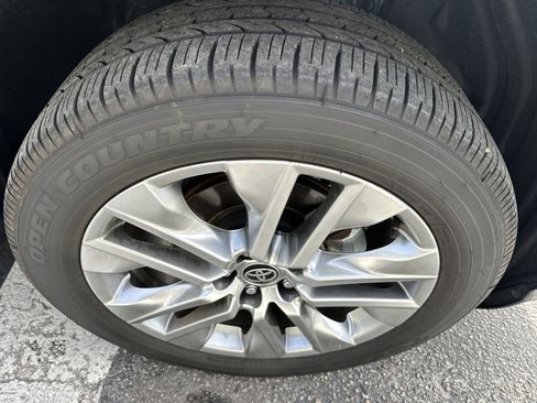 Used 2025 Toyota RAV4 Limited image 6