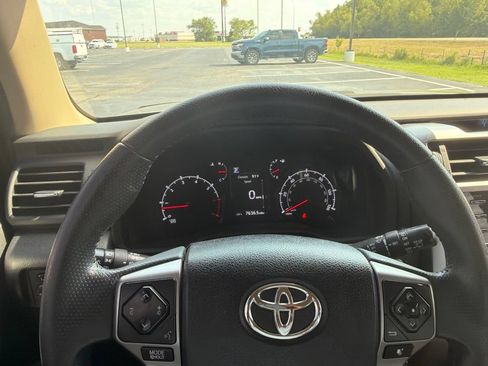 Used 2022 Toyota 4Runner SR5 AWD/4WD image 23