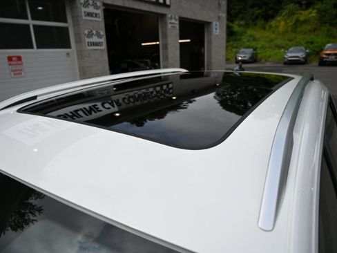 Used 2024 Volkswagen Taos SE AWD/4WD image 10