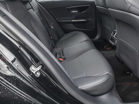 Used 2025 Mercedes-Benz C 300 4MATIC Sedan image 32