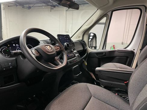 Used 2022 RAM ProMaster 2500 w/ Driver Convenience Group image 19