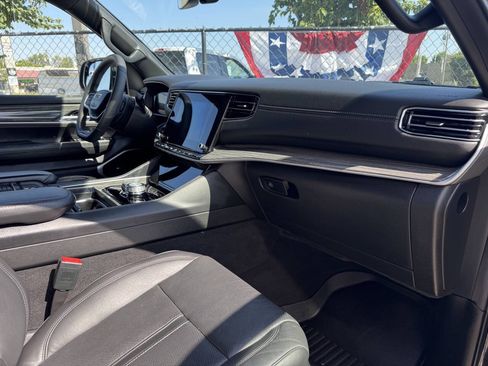 Used 2022 Jeep Wagoneer Series II AWD/4WD image 14