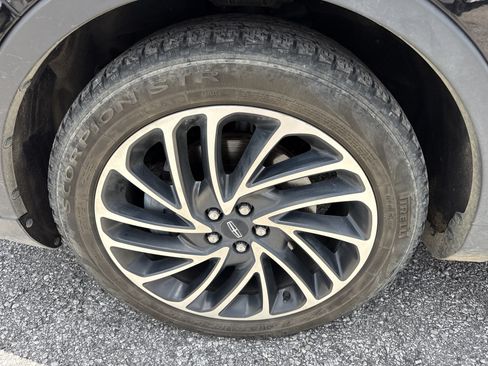 Used 2019 Lincoln Nautilus Reserve FWD image 44
