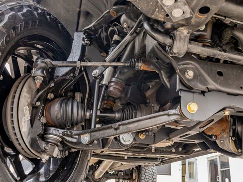 Used 2025 GMC Sierra 2500 AT4X image 14