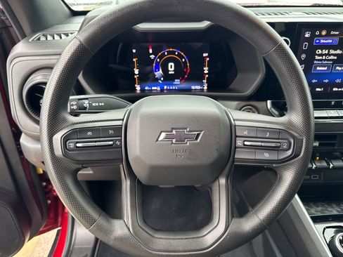 Used 2023 Chevrolet Colorado Trail Boss w/ Technology Package AWD/4WD image 8