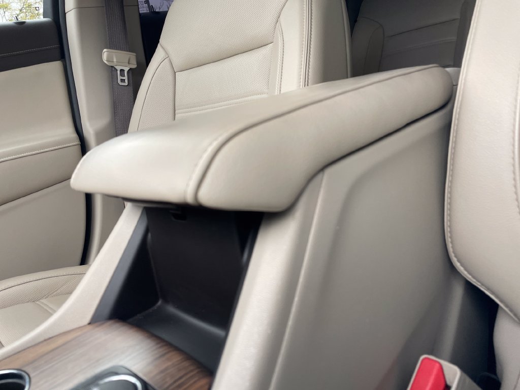 Used 2019 GMC Acadia Denali w/ Technology Package FWD image 22