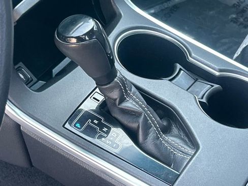 Used 2015 Toyota Camry SE image 24