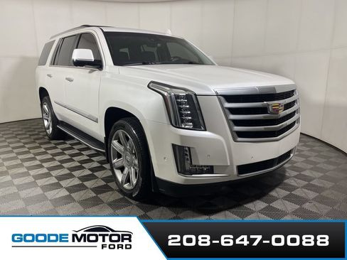 Used 2019 Cadillac Escalade Premium Luxury AWD/4WD image 2