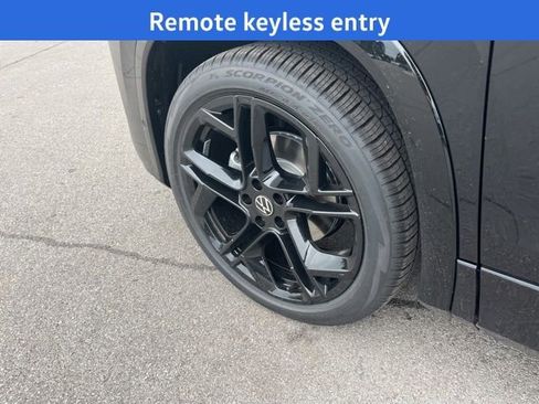 New 2026 Volkswagen Tiguan SE R-Line image 5