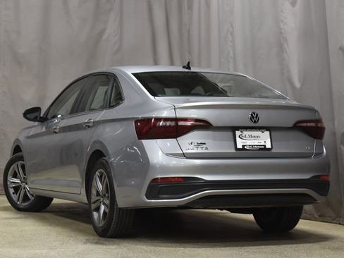 Used 2024 Volkswagen Jetta SE image 2