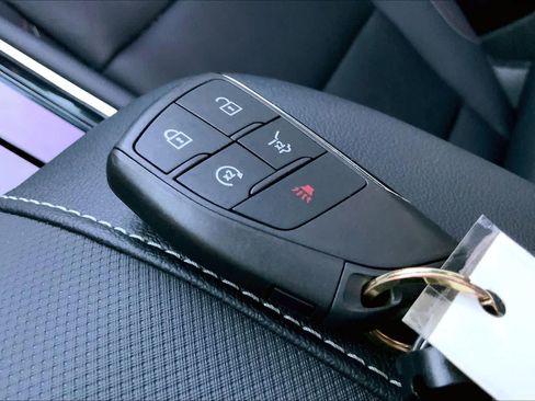 Used 2026 Chevrolet Traverse RS w/ LPO, Floor Liner Package FWD image 14