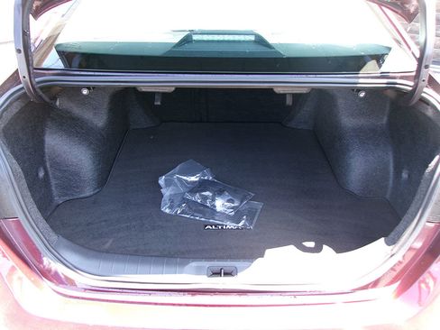 Used 2025 Nissan Altima 2.5 SV image 13