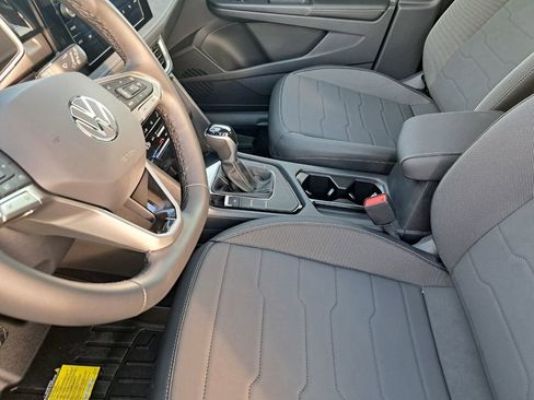 New 2026 Volkswagen Taos SE image 19