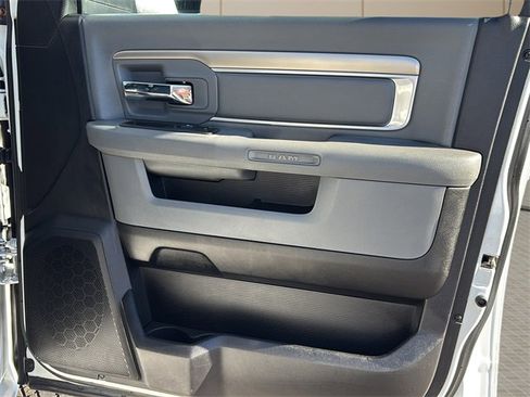 Used 2018 RAM 3500 SLT w/ Luxury Group image 37