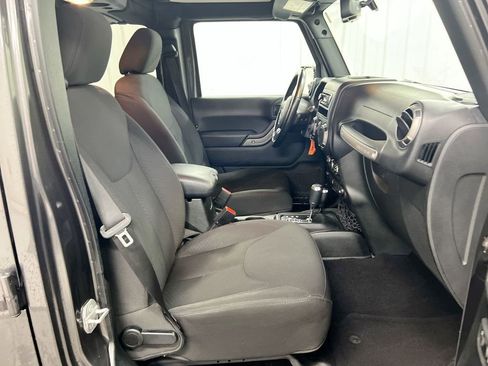 Used 2018 Jeep Wrangler Unlimited Sport S AWD/4WD image 19