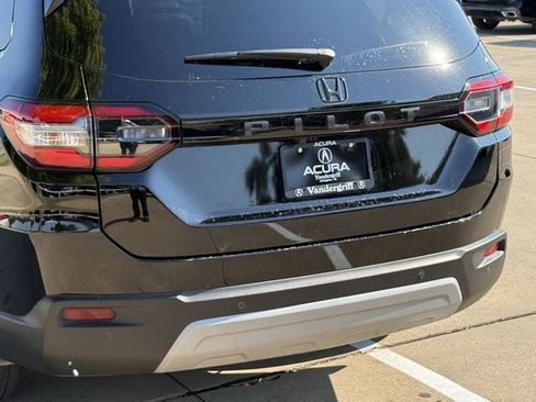 Used 2025 Honda Pilot EX-L image 6