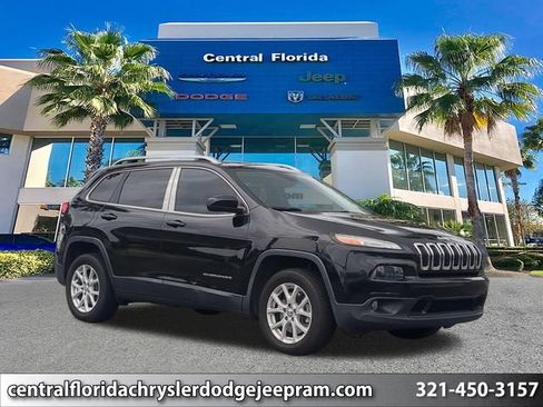 Used 2017 Jeep Cherokee Latitude w/ Comfort/Convenience Group FWD image 1