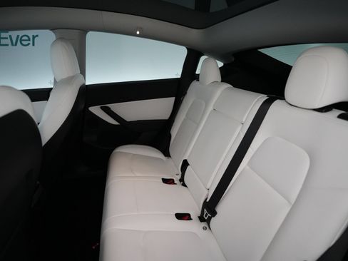 Used 2022 Tesla Model Y Performance AWD/4WD image 24