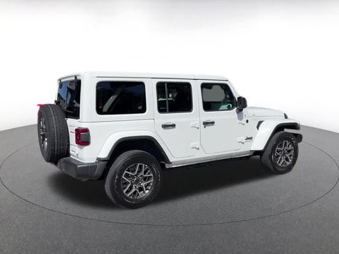 Used 2025 Jeep Wrangler Sahara image 14