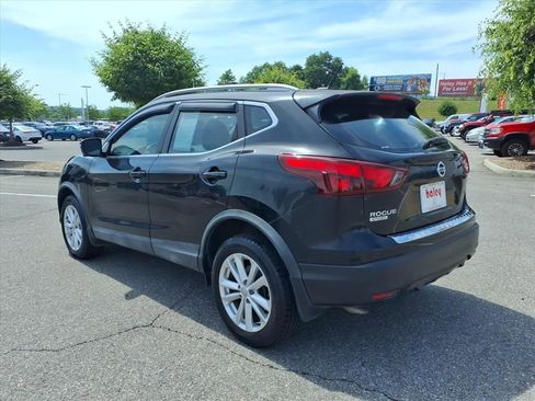 Used 2018 Nissan Rogue Sport SV w/ SV Technology Package FWD image 7