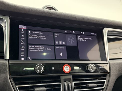 Certified 2025 Porsche Macan image 41