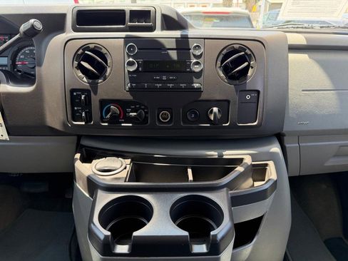 Used 2011 Ford E-350 and Econoline 350 XLT RWD image 25