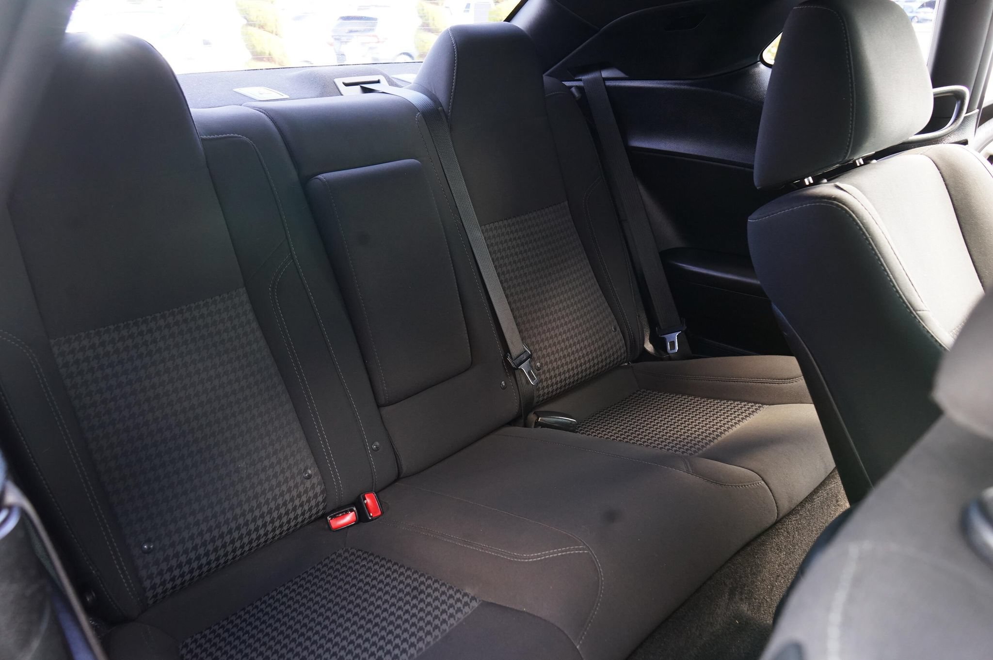 Used 2015 Dodge Challenger SXT w/ Driver Convenience Group RWD image 17