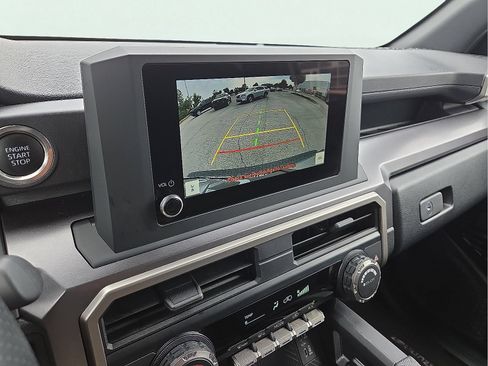 Used 2025 Toyota 4Runner SR5 AWD/4WD image 17