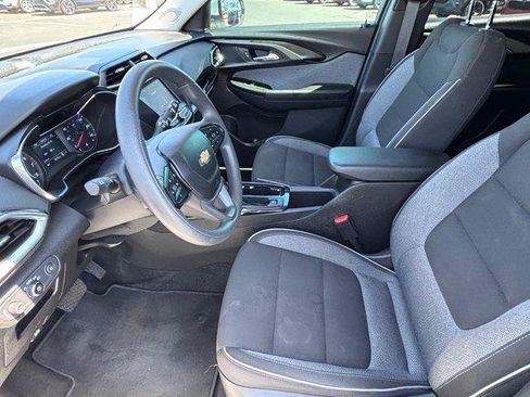 Used 2022 Chevrolet TrailBlazer LT w/ Confidence II Package FWD image 16