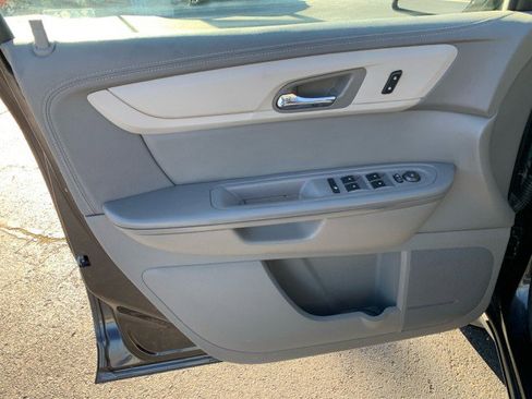 Used 2017 Chevrolet Traverse LT image 9