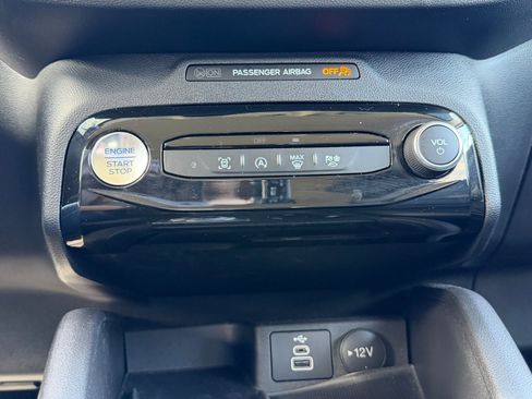 Used 2025 Ford Escape Platinum AWD/4WD image 30