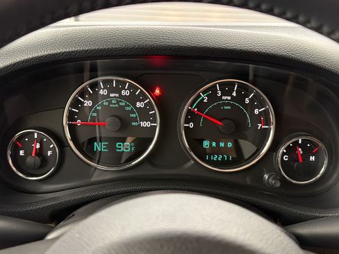 Used 2014 Jeep Wrangler Unlimited Sahara w/ Connectivity Group AWD/4WD image 21