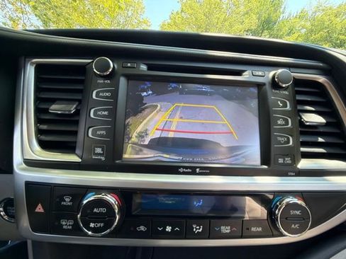 Used 2015 Toyota Highlander Limited AWD/4WD image 18