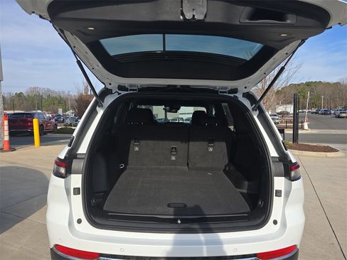 New 2025 Jeep Grand Cherokee Laredo image 13