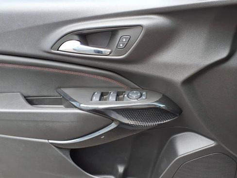 Certified 2025 Chevrolet Trax RS FWD image 17