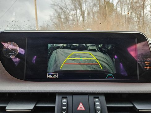 Used 2019 Lexus ES 300h w/ Premium Package image 16