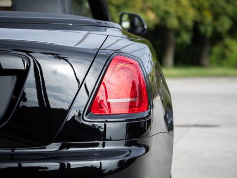 Used 2019 Rolls-Royce Dawn image 37