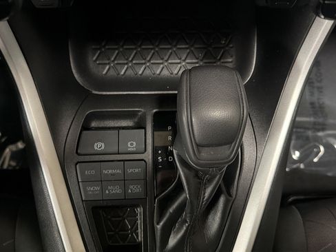 Used 2023 Toyota RAV4 XLE AWD/4WD image 17