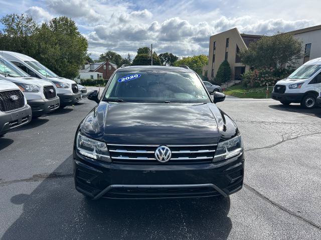 Used 2020 Volkswagen Tiguan SE w/ Panoramic Sunroof Package AWD/4WD image 2