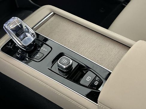 New 2026 Volvo XC90 T8 Plus w/ Protection Package Premier image 19