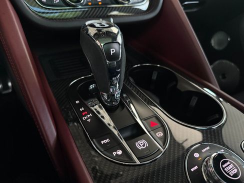 Used 2022 Bentley Bentayga AWD/4WD image 38