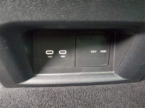 Certified 2023 Volkswagen Atlas Cross Sport SE image 12